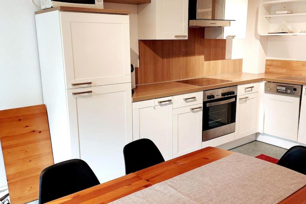 Zentrale Ferienwohnung - Direkt Am See Und Schloss 슈베린 외부 사진
