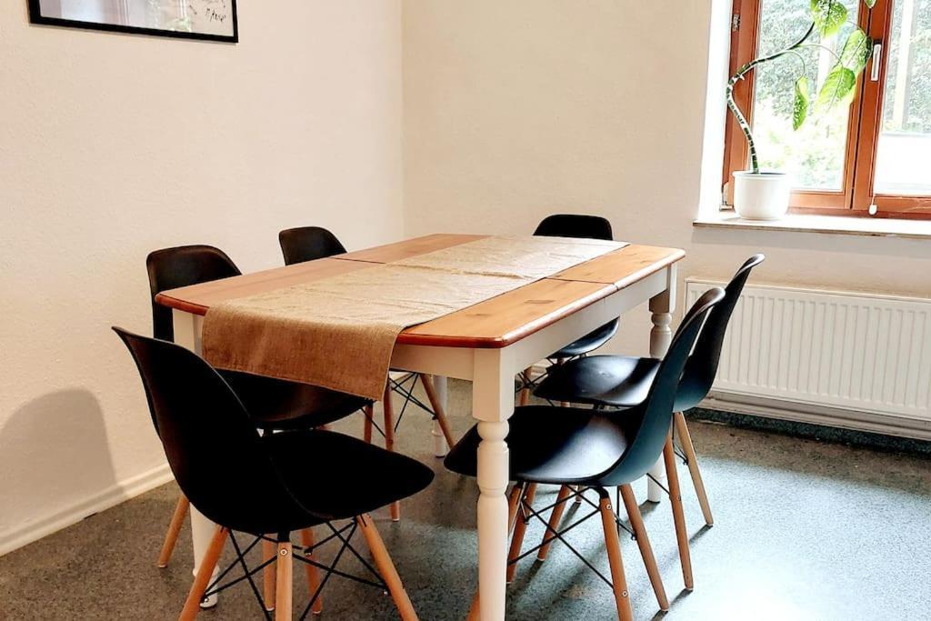 Zentrale Ferienwohnung - Direkt Am See Und Schloss 슈베린 외부 사진