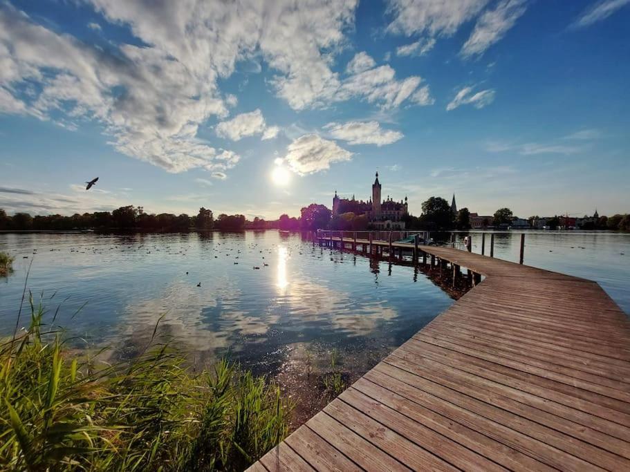 Zentrale Ferienwohnung - Direkt Am See Und Schloss 슈베린 외부 사진